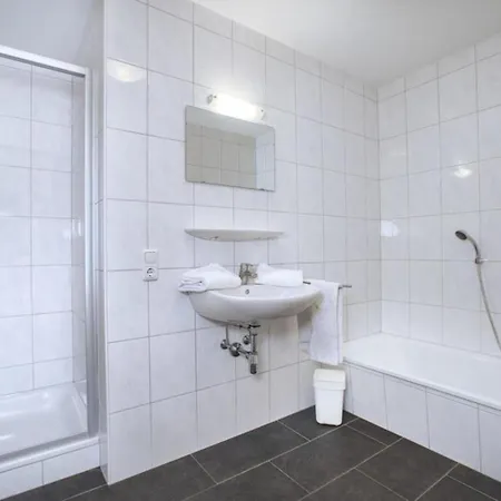 Schoeneben Hohe Schwalbe * Wald im Pinzgau