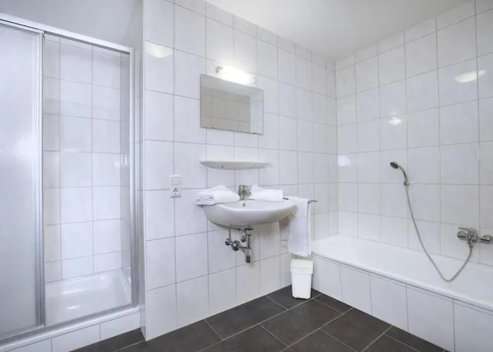 Schoeneben Hohe Schwalbe * Wald im Pinzgau